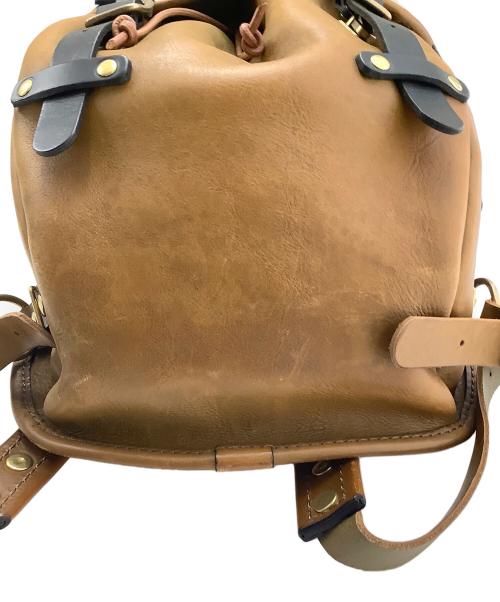 Herz（ヘルツ）Herz (ヘルツ) 半かぶせの二本ベルトリュック キャメル×ブラックの古着・服飾アイテム