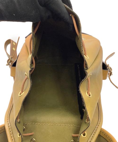 Herz（ヘルツ）Herz (ヘルツ) 半かぶせの二本ベルトリュック キャメル×ブラックの古着・服飾アイテム