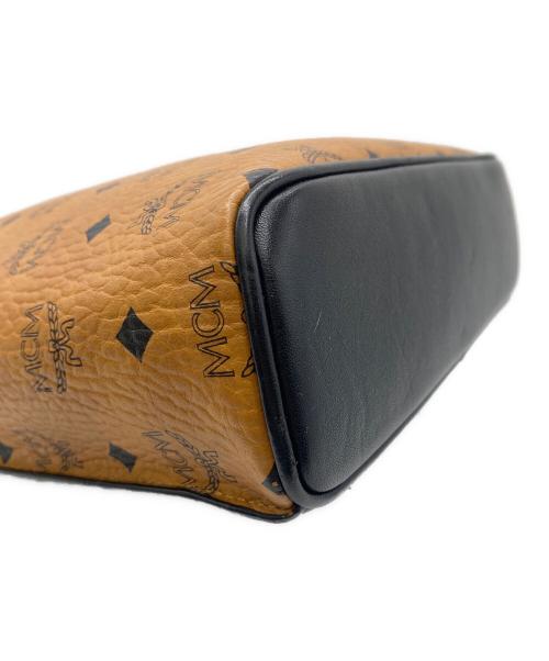 MCM（エムシーエム）MCM (エムシーエム) スクエアショルダーバッグ ブラウン×ブラックの古着・服飾アイテム