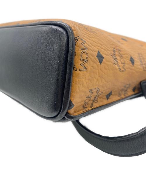 MCM（エムシーエム）MCM (エムシーエム) スクエアショルダーバッグ ブラウン×ブラックの古着・服飾アイテム