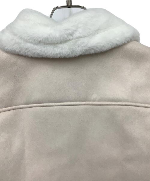 JILL BY JILLSTUART（ジル バイ ジルスチュアート）JILL BY JILLSTUART (ジル バイ ジルスチュアート) フェイクムートンジャケット ベージュ サイズ:Ｓ 未使用品の古着・服飾アイテム