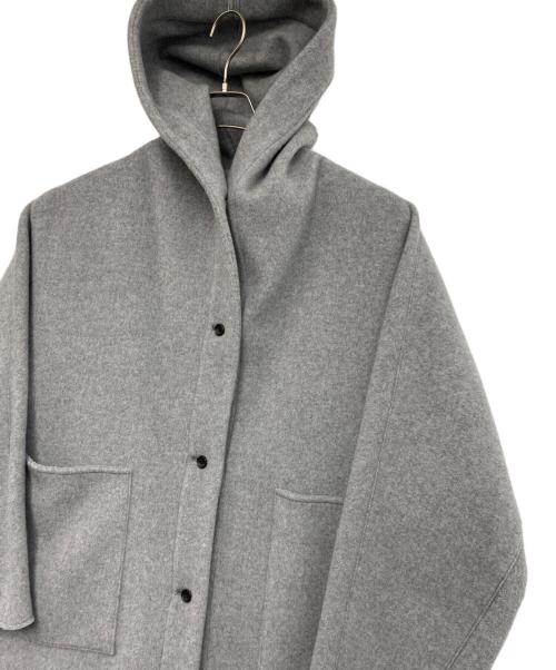 TENNE HANDCRAFTED MODERN（テン ハンドクラフテッド モダン）TENNE HANDCRAFTED MODERN (テン ハンドクラフテッド モダン) フーデッドコート ライトグレー サイズ:FREE 未使用品の古着・服飾アイテム