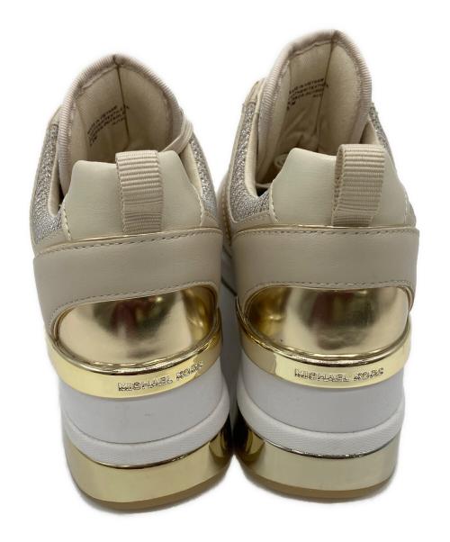 MICHAEL KORS（マイケル・コース）MICHAEL KORS (マイケル・コース) スニーカー ベージュ×ゴールド サイズ:23.5cmの古着・服飾アイテム