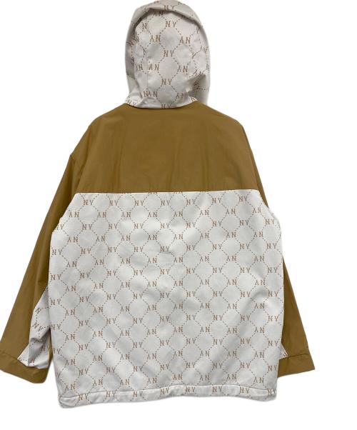 MLB（エムエルビー）MLB (エムエルビー) マウンテンパーカー カーキ×ベージュ サイズ:XLの古着・服飾アイテム