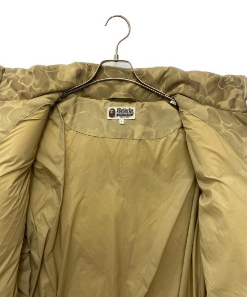 A BATHING APE（ア ベイシング エイプ）A BATHING APE (ア ベイシング エイプ) ダウンジャケット カーキ サイズ:Lの古着・服飾アイテム