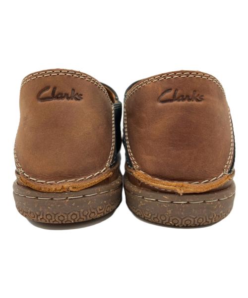 CLARKS（クラークス）CLARKS (クラークス) スリッポン ネイビー×ブラウン サイズ:27cmの古着・服飾アイテム