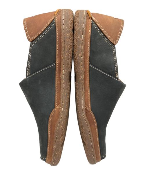 CLARKS（クラークス）CLARKS (クラークス) スリッポン ネイビー×ブラウン サイズ:27cmの古着・服飾アイテム