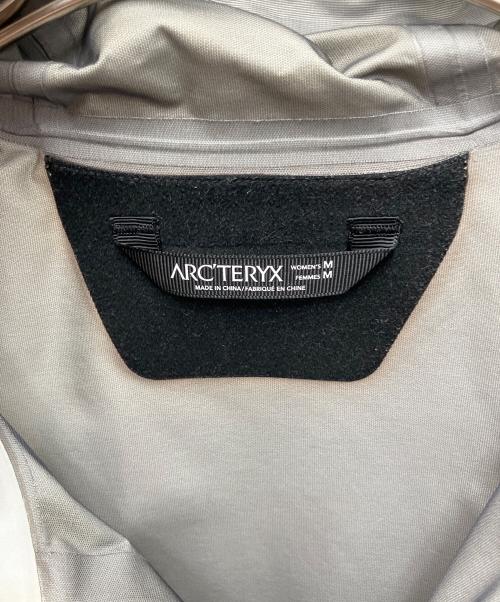 ARC'TERYX（アークテリクス）ARC'TERYX (アークテリクス) ナイロンジャケット グレー サイズ:Ｍの古着・服飾アイテム