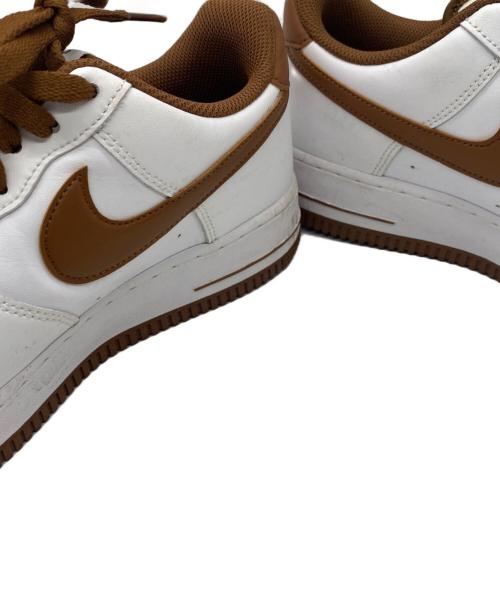 NIKE（ナイキ）NIKE (ナイキ) ローカットスニーカー ホワイト×ブラウン サイズ:26.5の古着・服飾アイテム