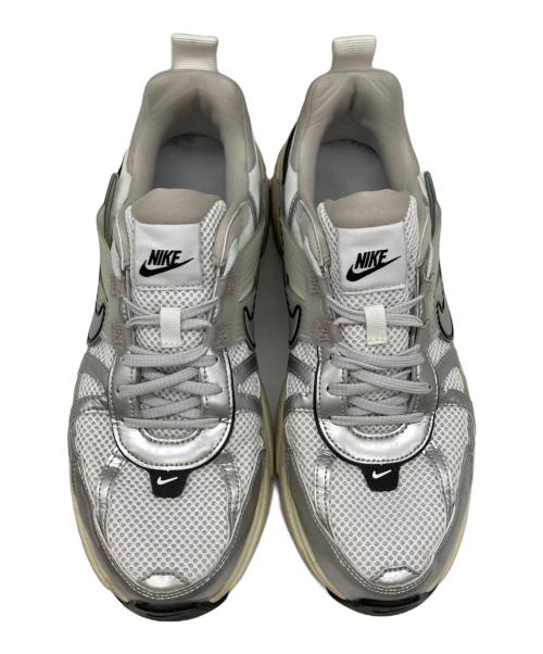 NIKE（ナイキ）NIKE (ナイキ) ローカットスニーカー ホワイト×シルバー サイズ:28.5の古着・服飾アイテム
