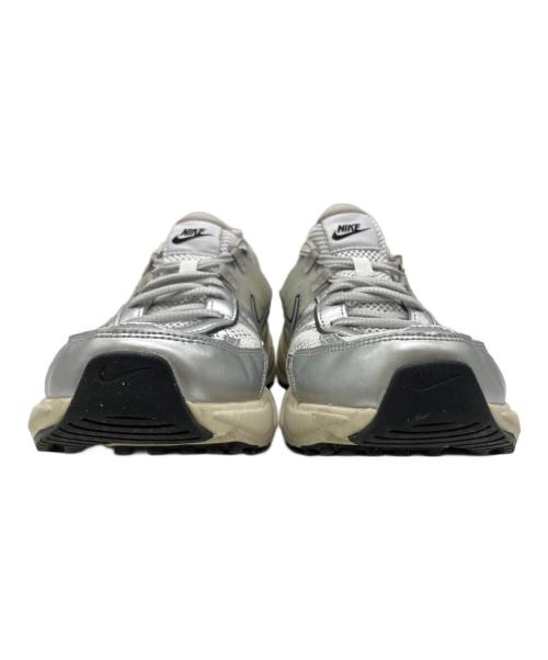NIKE（ナイキ）NIKE (ナイキ) ローカットスニーカー ホワイト×シルバー サイズ:28.5の古着・服飾アイテム