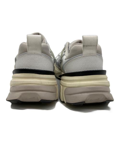 NIKE（ナイキ）NIKE (ナイキ) ローカットスニーカー ホワイト×シルバー サイズ:28.5の古着・服飾アイテム