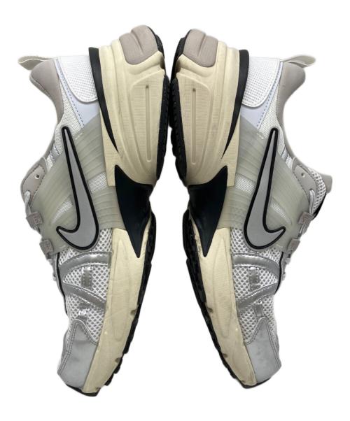 NIKE（ナイキ）NIKE (ナイキ) ローカットスニーカー ホワイト×シルバー サイズ:28.5の古着・服飾アイテム