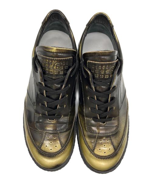 MM6 Maison Margiela（エムエムシックスメゾンマルジェラ）MM6 Maison Margiela (エムエムシックスメゾンマルジェラ) ローカットスニーカー ゴールド×ブラック サイズ:25.5の古着・服飾アイテム