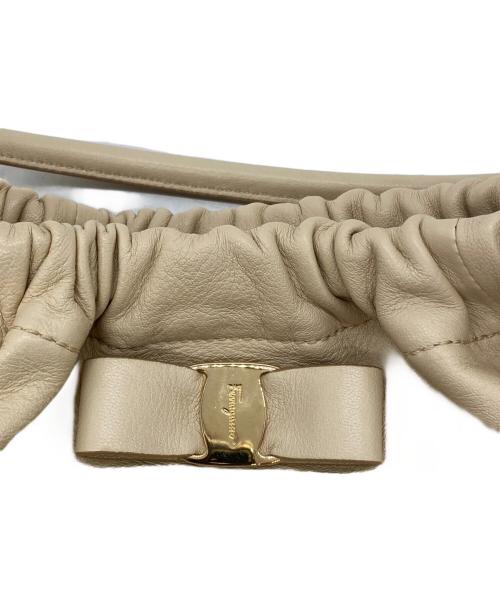 Salvatore Ferragamo（サルヴァトーレ フェラガモ）Salvatore Ferragamo (サルヴァトーレ フェラガモ) ハンドバッグ ベージュの古着・服飾アイテム