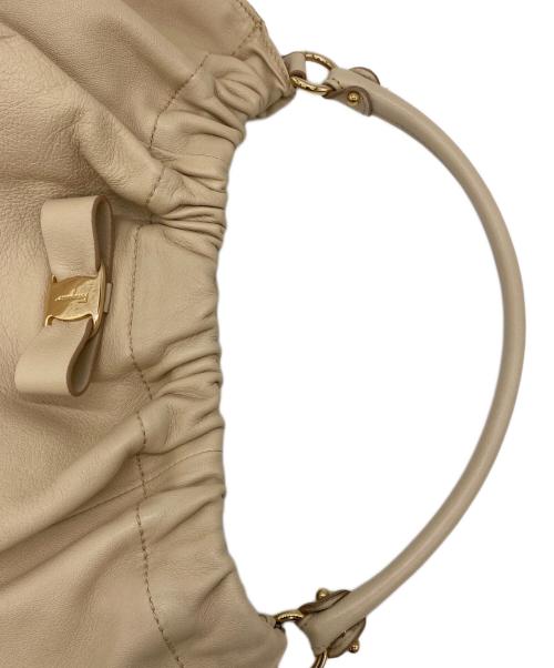 Salvatore Ferragamo（サルヴァトーレ フェラガモ）Salvatore Ferragamo (サルヴァトーレ フェラガモ) ハンドバッグ ベージュの古着・服飾アイテム