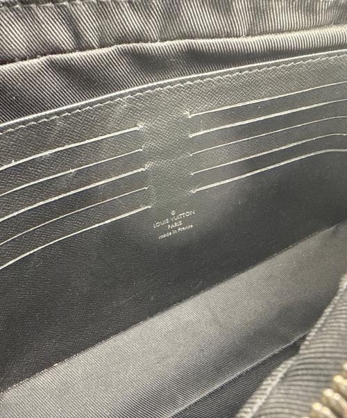LOUIS VUITTON（ルイ ヴィトン）LOUIS VUITTON (ルイ ヴィトン) クラッチバッグ ブラックの古着・服飾アイテム