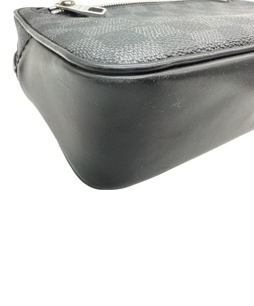 LOUIS VUITTON（ルイ ヴィトン）LOUIS VUITTON (ルイ ヴィトン) クラッチバッグ ブラックの古着・服飾アイテム