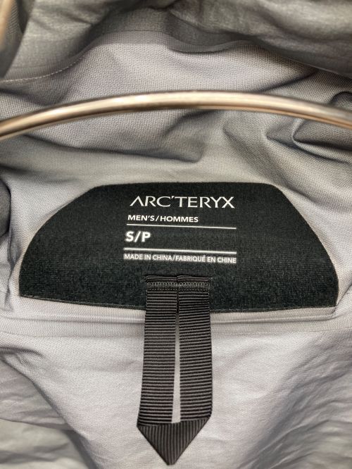 ARC'TERYX（アークテリクス）ARC'TERYX (アークテリクス) BETA JACKET ネイビー サイズ:Sの古着・服飾アイテム