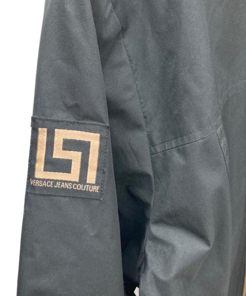 VERSACE JEANS COUTURE（ヴェルサーチ ジーンズクチュール）VERSACE JEANS COUTURE (ヴェルサーチ ジーンズクチュール) ジップブルゾン ブラック サイズ:Lの古着・服飾アイテム