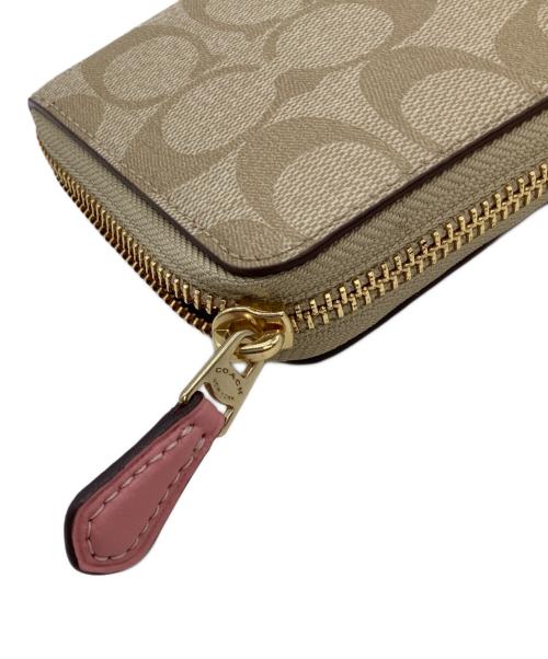 COACH（コーチ）COACH (コーチ) DISNEY (ディズニー) DISNEYコラボ シンデレラ パッチ PVC シグネチャー 長財布 ベージュの古着・服飾アイテム