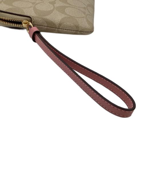 COACH（コーチ）COACH (コーチ) DISNEY (ディズニー) シンデレラパッチラージリストレットポーチ ベージュの古着・服飾アイテム