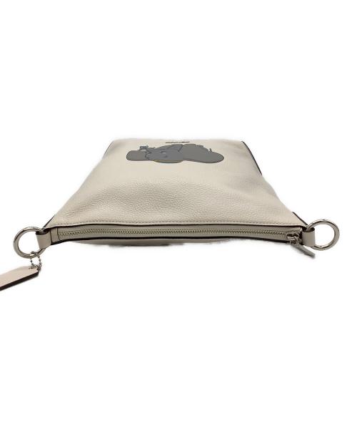 COACH（コーチ）COACH (コーチ) DISNEY (ディズニー) ミニ アビー ダッフル ダンボ ショルダーバッグ アイボリーの古着・服飾アイテム