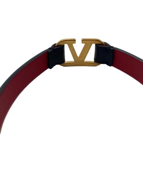 VALENTINO GARAVANI（ヴァレンティノ・ガラヴァーニ）VALENTINO GARAVANI (ヴァレンティノ・ガラヴァーニ) Vロゴブレスレット ネイビー×レッドの古着・服飾アイテム