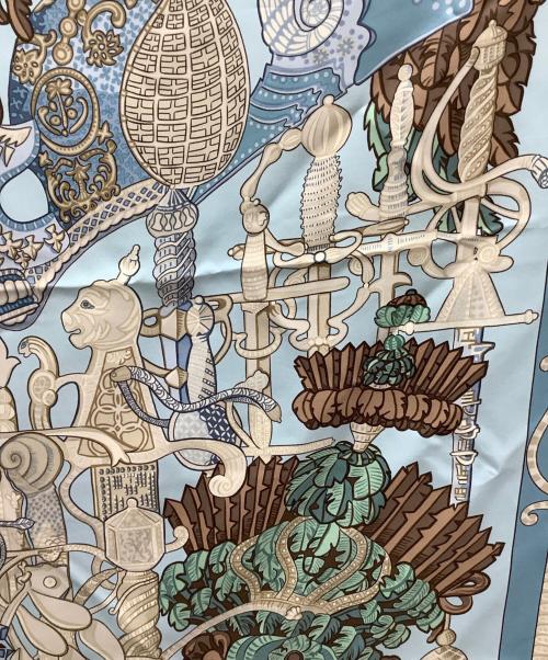 HERMES（エルメス）HERMES (エルメス) シルクスカーフ カレ90 羽飾りの騎兵兜 ブルーの古着・服飾アイテム