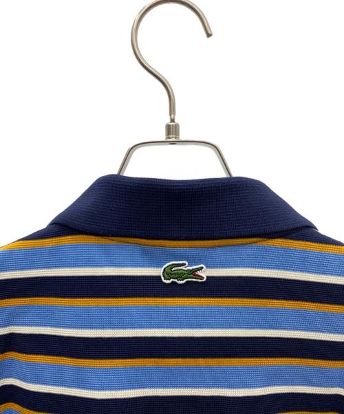 LACOSTE（ラコステ）LACOSTE (ラコステ) カレッジロゴプリントボーダーポロシャツ ブルー×ネイビー サイズ:FR 5の古着・服飾アイテム