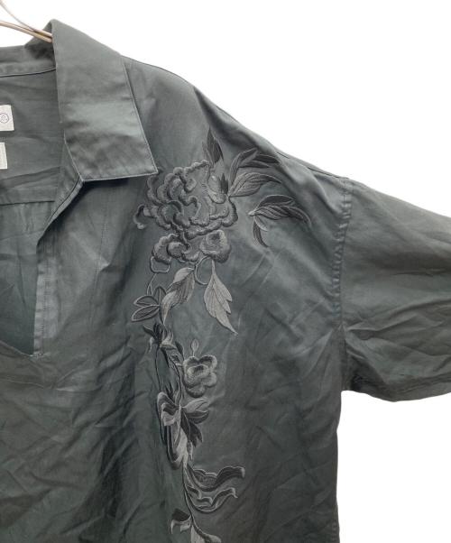 EVISEN SKATEBOARDS（エビセン スケートボード）EVISEN SKATEBOARDS (エビセン スケートボード) DELUXE (デラックス) CAMELLIA SHIRTS ブラック サイズ:XLARGE 42の古着・服飾アイテム