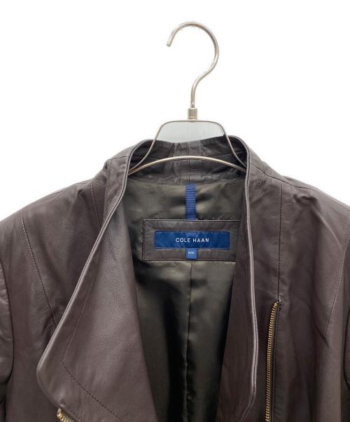 COLE HAAN（コールハーン）COLE HAAN (コールハーン) モウルデッドカラーアシンメトリックレザージャケット ブラウン サイズ:M/M 未使用品の古着・服飾アイテム