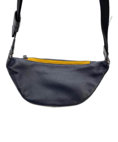 COACH（コーチ）COACH (コーチ) PEANUTS (ピーナッツ) コラボウエストバッグ ネイビー×ホワイトの古着・服飾アイテム