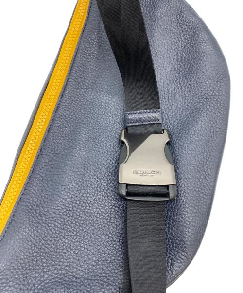 COACH（コーチ）COACH (コーチ) PEANUTS (ピーナッツ) コラボウエストバッグ ネイビー×ホワイトの古着・服飾アイテム