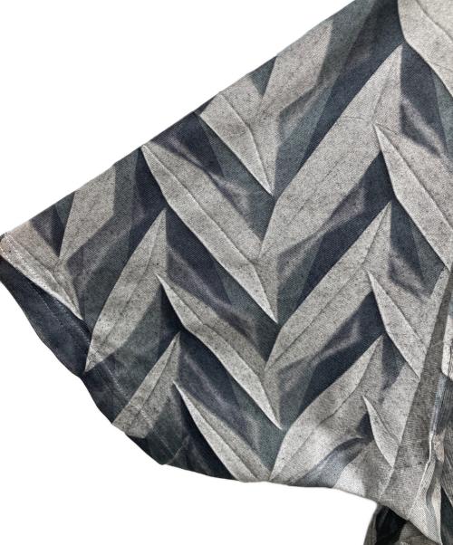 ISSEY MIYAKE（イッセイミヤケ）ISSEY MIYAKE (イッセイミヤケ) 半袖カットソー グレー×グリーン サイズ:XLの古着・服飾アイテム