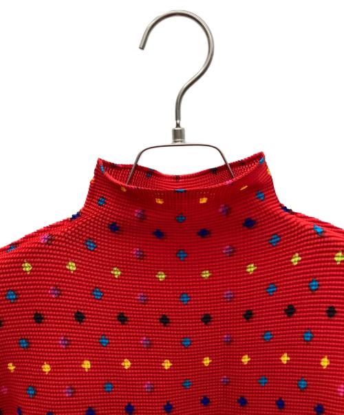 me ISSEY MIYAKE（ミーイッセイ ミヤケ）me ISSEY MIYAKE (ミーイッセイ ミヤケ) ワッフルプリーツカットソー レッド サイズ:FREEの古着・服飾アイテム