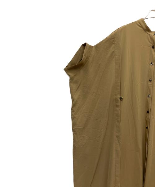 PLUS OTOHA（プラス オトハ）PLUS OTOHA (プラス オトハ) ノースリーブワンピース ベージュ サイズ:SIZE Free 未使用品の古着・服飾アイテム