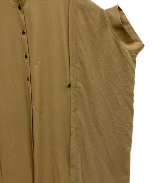 PLUS OTOHA（プラス オトハ）PLUS OTOHA (プラス オトハ) ノースリーブワンピース ベージュ サイズ:SIZE Free 未使用品の古着・服飾アイテム
