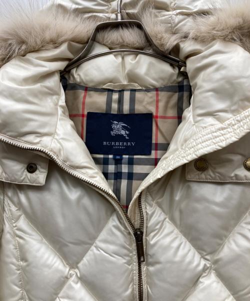 BURBERRY LONDON（バーバリーロンドン）BURBERRY LONDON (バーバリーロンドン) ダウンコート ホワイト サイズ:38の古着・服飾アイテム