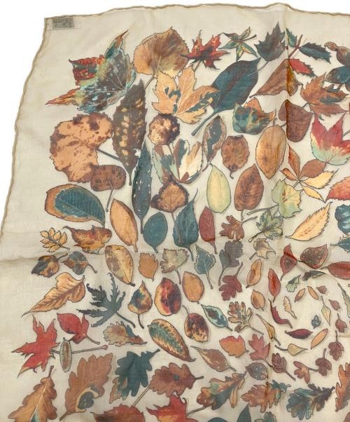 HERMES（エルメス）HERMES (エルメス) カレ45 Tourbillon ベージュの古着・服飾アイテム