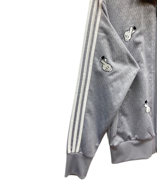 adidas（アディダス）adidas (アディダス) DISNEY (ディズニー) ミッキーマウス × Originals モノグラム刺しゅう ファイヤーバード トラックトップ グレー サイズ:SIZE Mの古着・服飾アイテム