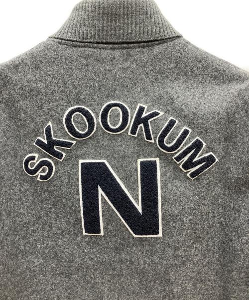 skookum（スクーカム）SKOOKUM (スクーカム) NICOLE (ニコル) スタジャン グレー サイズ:SIZE 48の古着・服飾アイテム