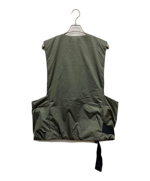 adidas（アディダス）adidas (アディダス) ダウンベスト オリーブ サイズ:SIZE Oの古着・服飾アイテム