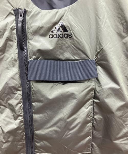 adidas（アディダス）adidas (アディダス) ダウンベスト オリーブ サイズ:SIZE Oの古着・服飾アイテム