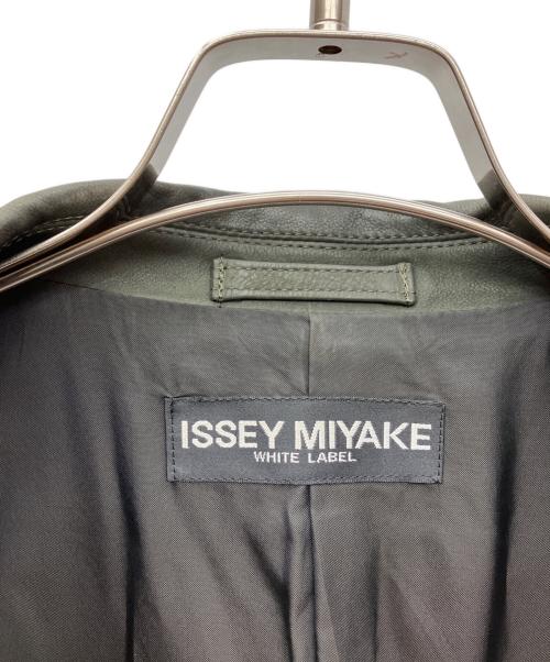 ISSEY MIYAKE WHITE LABEL（イッセイミヤケホワイトレーベル）ISSEY MIYAKE WHITE LABEL (イッセイミヤケホワイトレーベル) レザーコート ブラック サイズ:SIZE 4の古着・服飾アイテム