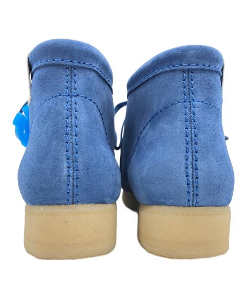 CLARKS（クラークス）CLARKS (クラークス) Manhattan Records (マンハッタンレコード) ATMOS (アトモス) Blue Suede ワラビーシューズ ブルー サイズ:26.5cm 未使用品の古着・服飾アイテム