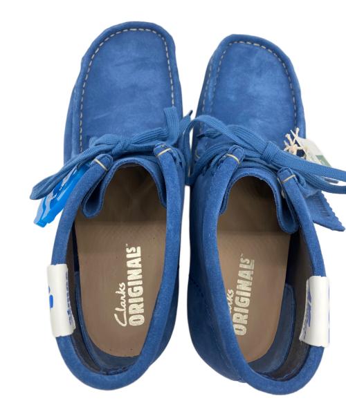 CLARKS（クラークス）CLARKS (クラークス) Manhattan Records (マンハッタンレコード) ATMOS (アトモス) Blue Suede ワラビーシューズ ブルー サイズ:26.5cm 未使用品の古着・服飾アイテム
