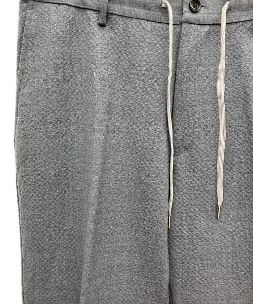 NEWYORKER（ニューヨーカー）NEWYORKER (ニューヨーカー) ウールサッカーノータックパンツ グレー サイズ:M 未使用品の古着・服飾アイテム