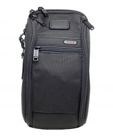 TUMI（トゥミ）の古着「ラージスリングボディバッグ」｜ブラック
