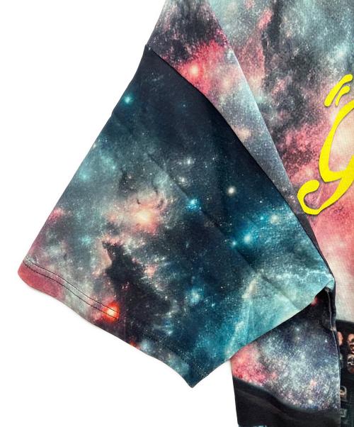 glamb（グラム）glamb (グラム) スペースデザインTシャツ マルチカラー サイズ:SIZE M 未使用品の古着・服飾アイテム
